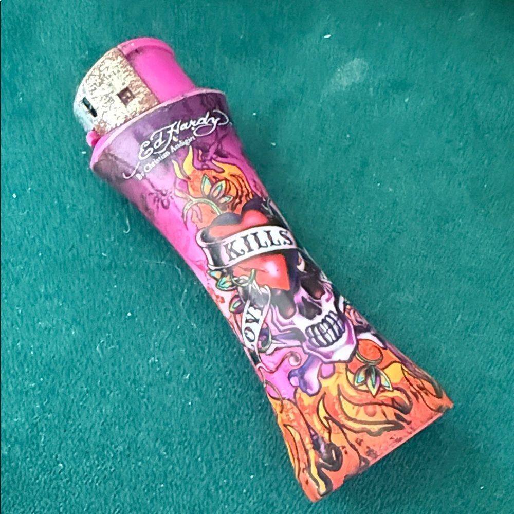 Ed Hardy Vibrant Pink Vintage Lighter Refillable WORKING